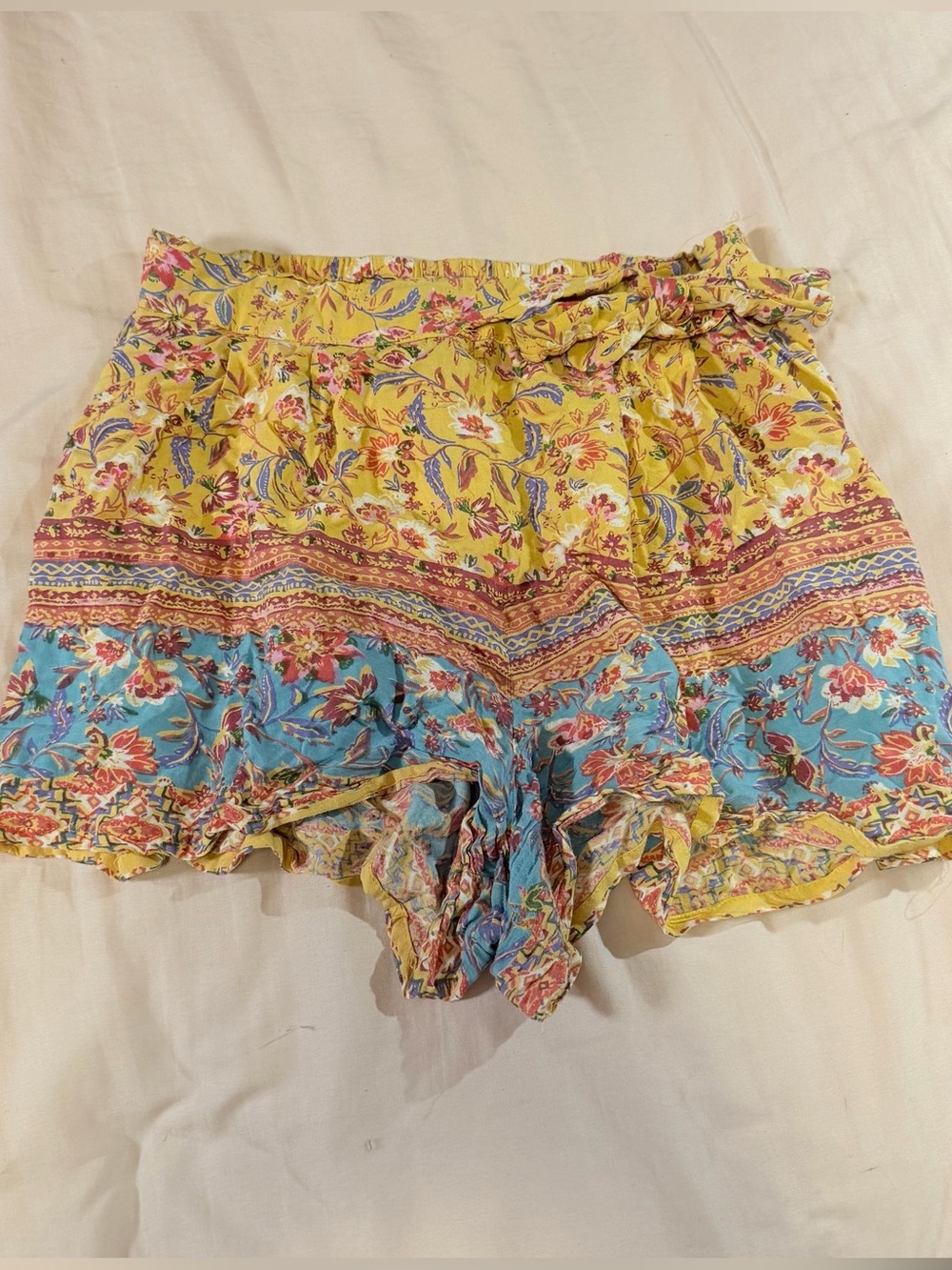 Angie Yellow Floral Flowy Waist Shorts Large